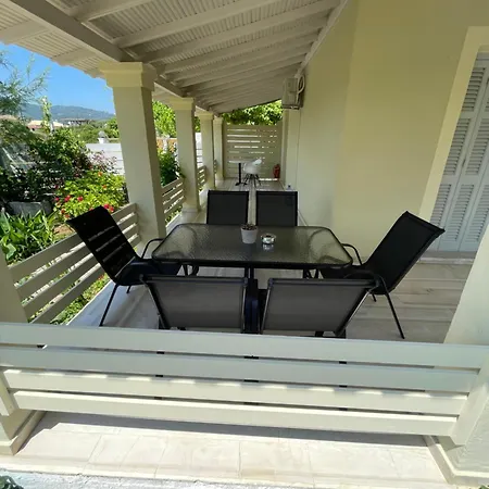 Dada's Nyaraló Argyrades